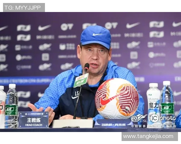 成都足球队以62分稳居锦标赛积分榜首位展现强劲实力